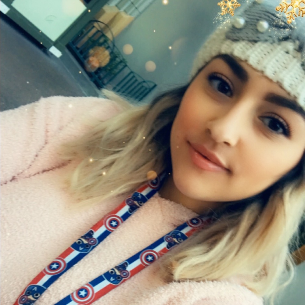 Meet your Posher, Crystal